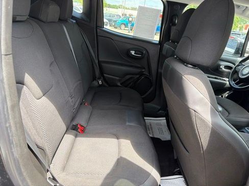 Used 2018 Jeep Renegade Altitude FWD image 18
