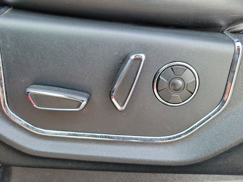 Used 2015 Ford F150 Platinum w/ Equipment Group 701A Luxury image 21