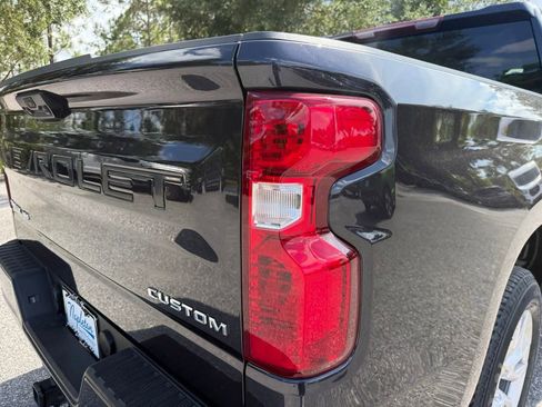 Used 2023 Chevrolet Silverado 1500 Custom RWD image 9