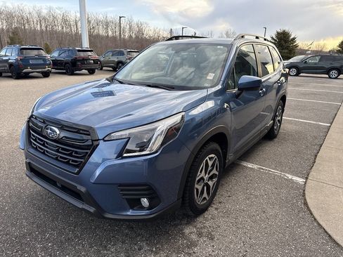Used 2023 Subaru Forester Premium image 7