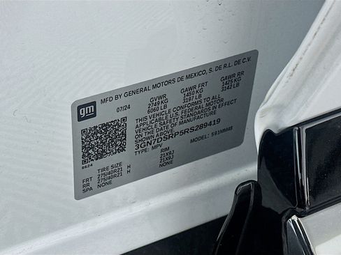 Used 2024 Chevrolet Equinox EV RS FWD image 12