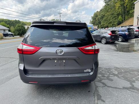 Used 2019 Toyota Sienna XLE image 5