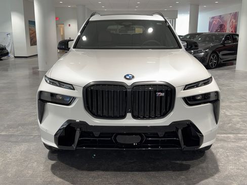 New 2026 BMW X7 M60i image 2