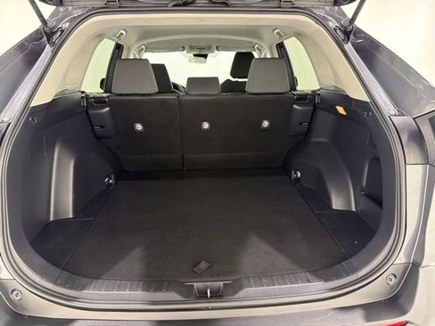 Used 2021 Toyota RAV4 XLE AWD/4WD image 23