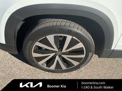 Used 2024 Volkswagen Taos SE image 9