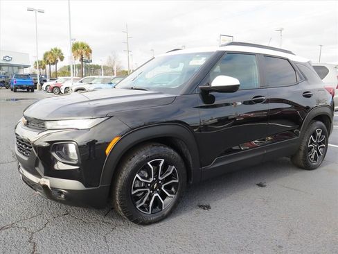 Used 2023 Chevrolet TrailBlazer ACTIV w/ Sun and Liftgate Package image 8