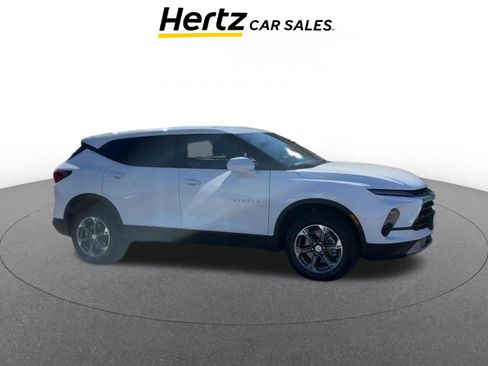 Used 2025 Chevrolet Blazer LT image 1