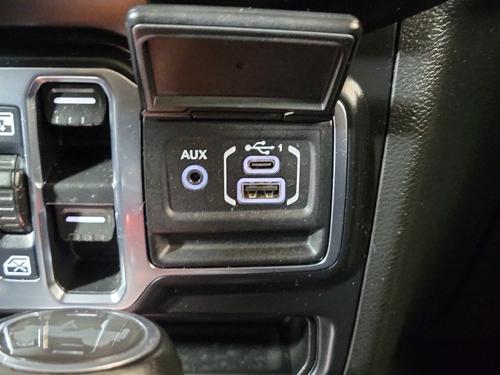 Used 2023 Jeep Wrangler Unlimited Sahara AWD/4WD image 22