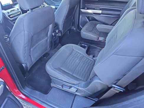 Used 2021 Ford Explorer XLT image 27