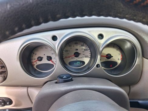 Used 2002 Chrysler PT Cruiser Limited FWD image 10