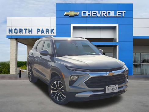 Used 2024 Chevrolet TrailBlazer LT FWD image 1
