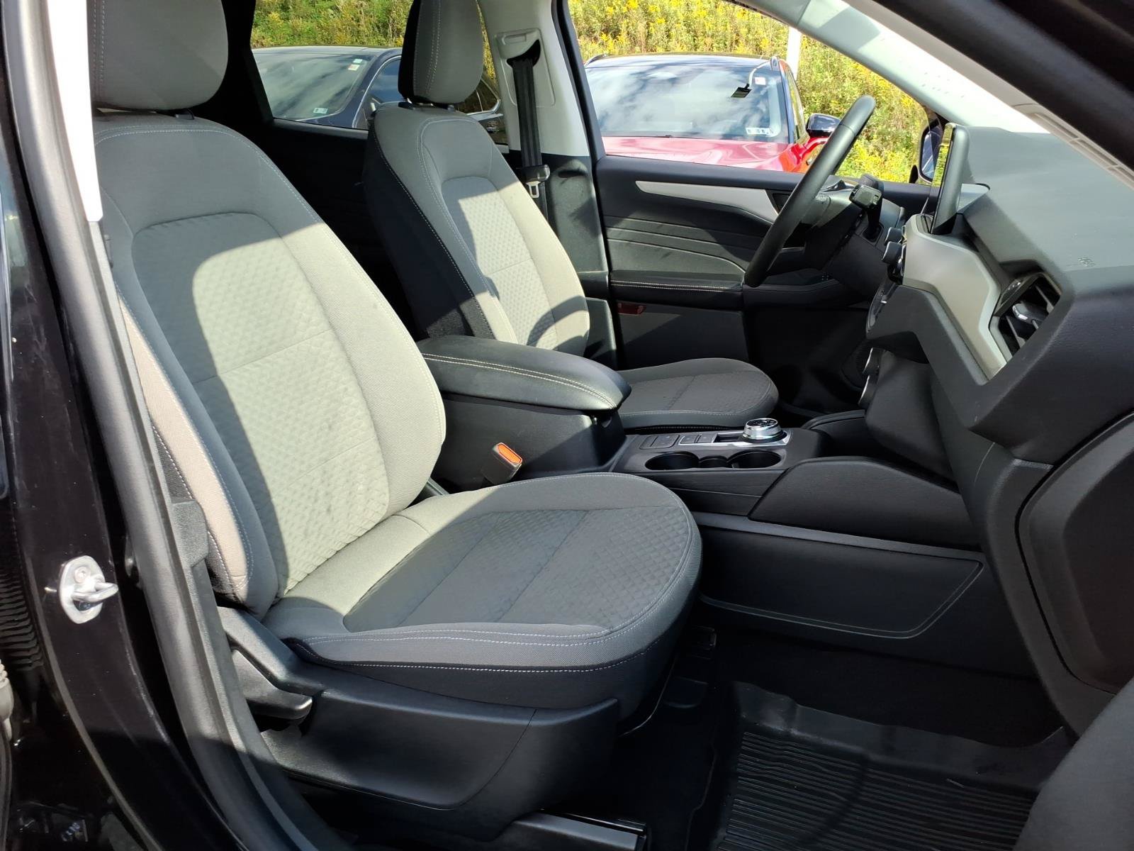Used 2022 Ford Escape SE w/ SE Sport Appearance Package AWD/4WD image 8