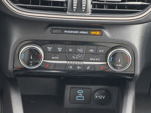 Used 2022 Ford Escape SE w/ SE Sport Appearance Package image 14