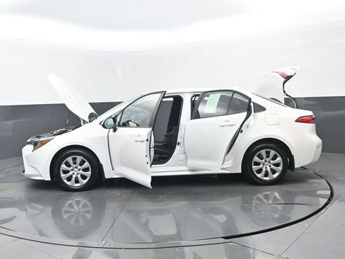 Used 2025 Toyota Corolla LE image 32