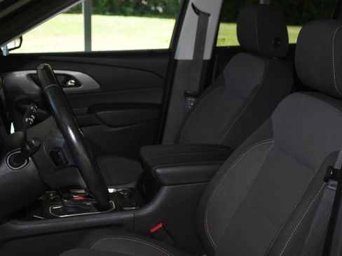 Used 2020 Chevrolet Traverse LT AWD/4WD image 11