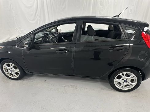 Used 2013 Ford Fiesta SE image 6