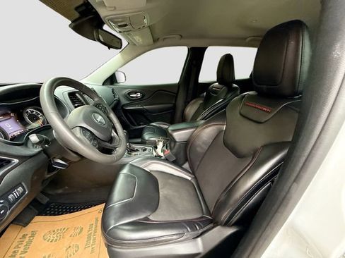 Used 2022 Jeep Cherokee Trailhawk image 20