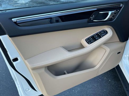 New 2026 Porsche Macan AWD/4WD image 17