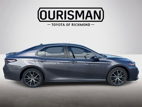 Used 2021 Toyota Camry SE w/ Blackout Package (TMS) image 5