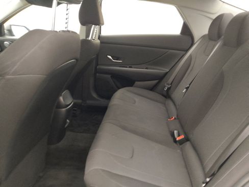 Used 2025 Hyundai Elantra SE FWD image 18
