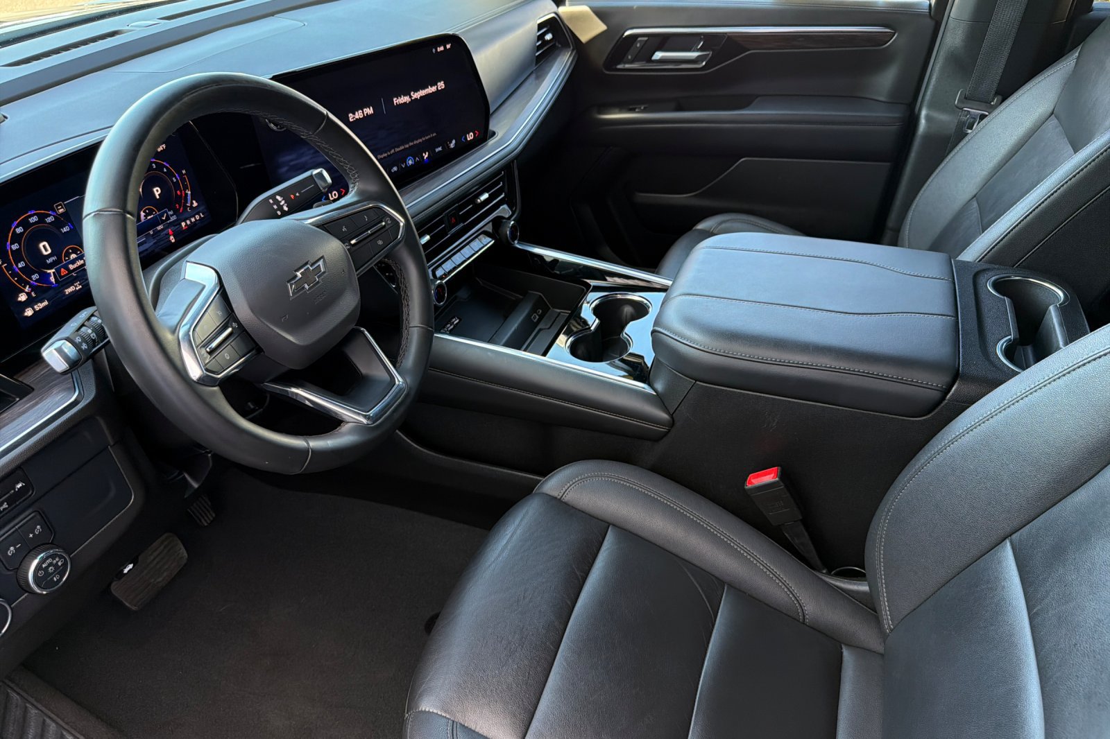 Used 2025 Chevrolet Suburban Z71 AWD/4WD image 9