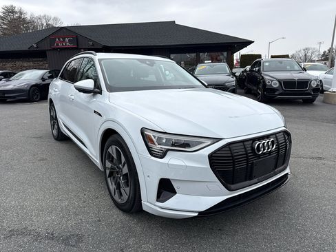 Used 2022 Audi e-tron Premium w/ Convenience Plus Package image 10