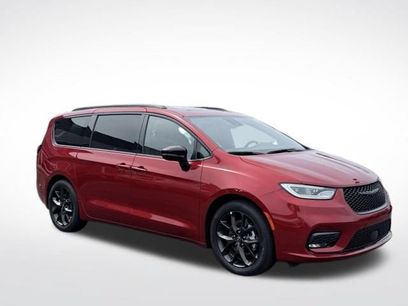 Used 2025 Chrysler Pacifica Limited