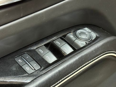 Used 2021 Cadillac Escalade ESV Premium Luxury Platinum image 24