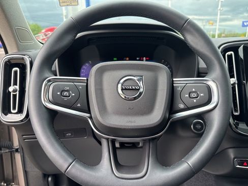 Certified 2023 Volvo XC40 B5 Plus w/ Climate Package AWD/4WD image 19