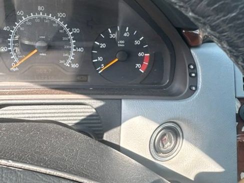 Used 1999 Mercedes-Benz E 320 4MATIC Sedan image 11