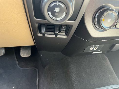 Used 2018 Ford F150 XLT w/ Equipment Group 302A Luxury AWD/4WD image 31