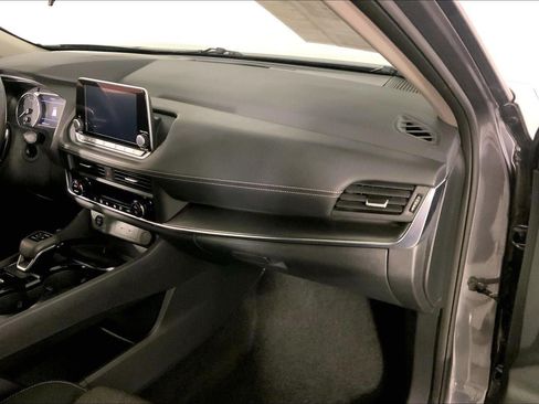 Used 2025 Nissan Rogue SV FWD image 16