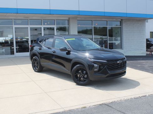 New 2026 Chevrolet Trax LT w/ Driver Confidence Package FWD image 2