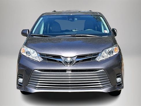 Used 2019 Toyota Sienna XLE Premium image 3