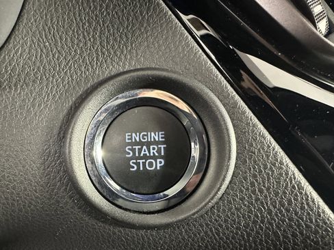 Used 2020 Toyota C-HR XLE image 23