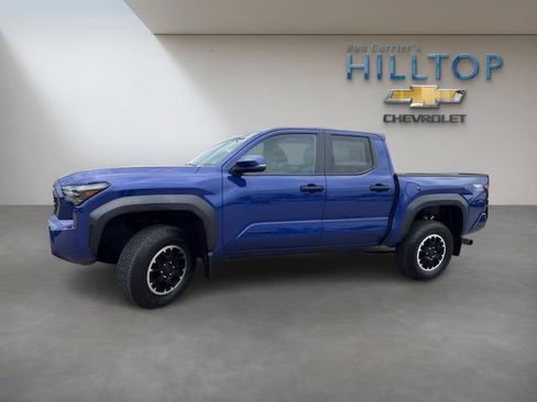 Used 2025 Toyota Tacoma TRD Off-Road w/ TRD Off Road Upgrade Package AWD/4WD image 11