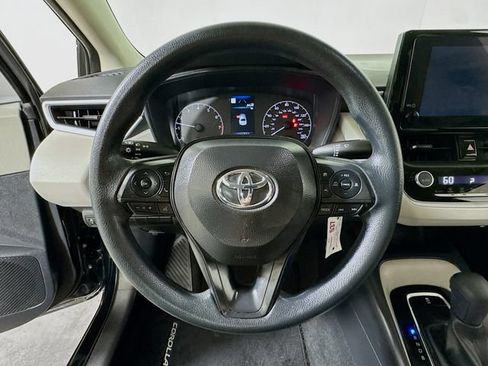 Used 2025 Toyota Corolla LE FWD image 9