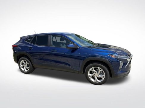 Used 2024 Chevrolet Trax LS w/ LS Convenience Package FWD image 6