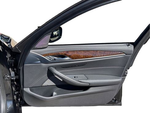 Used 2020 BMW M550i xDrive w/ Executive Package image 53