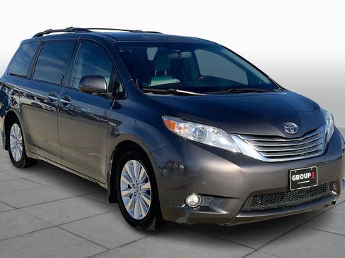 Used 2011 Toyota Sienna Limited image 2
