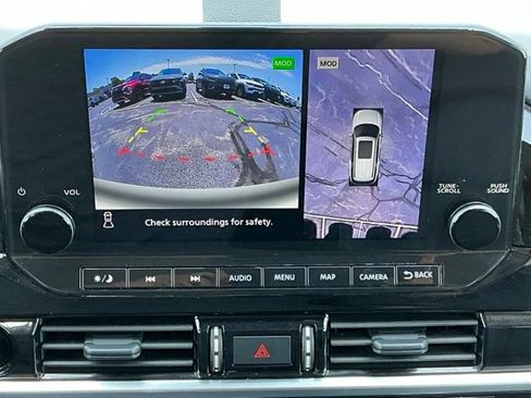 Used 2025 Nissan Pathfinder SL AWD/4WD image 26