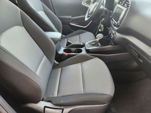 Used 2025 Kia Soul LX FWD image 14