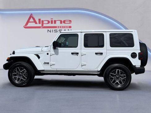 Used 2025 Jeep Wrangler Unlimited Sahara AWD/4WD image 2