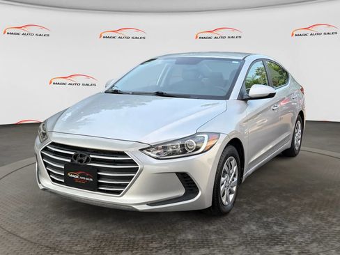 Used 2018 Hyundai Elantra SE FWD image 1
