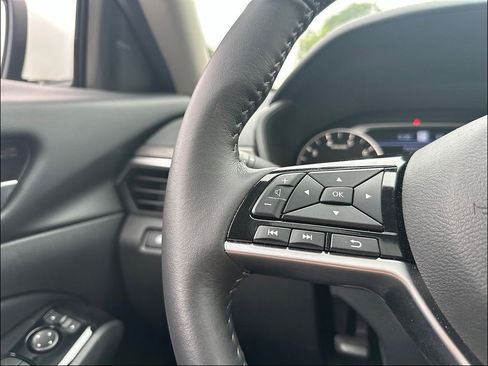 Used 2025 Nissan Altima 2.5 SL FWD image 12