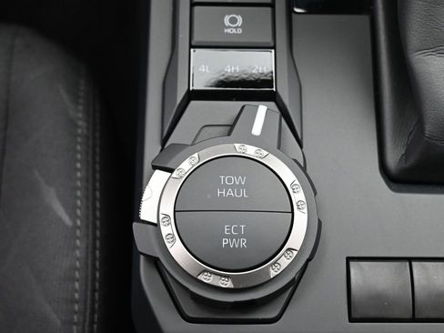 Certified 2025 Toyota Tacoma SR5 image 27