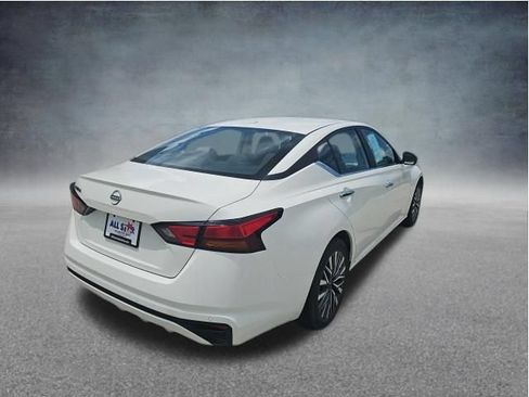 Used 2025 Nissan Altima 2.5 SV FWD image 8
