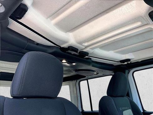Used 2022 Jeep Wrangler Unlimited Sahara AWD/4WD image 17