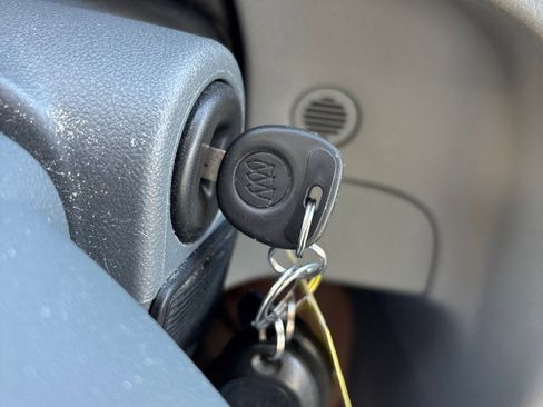 Used 2005 Buick LaCrosse CX image 16