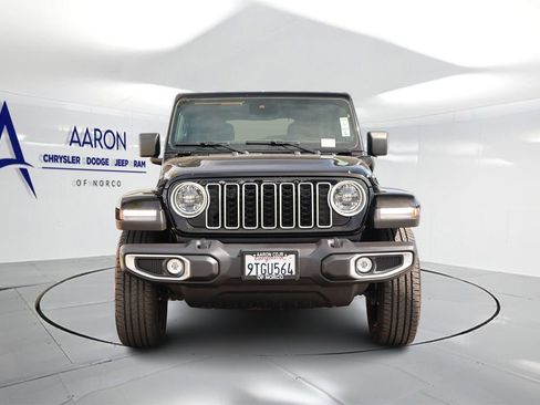 Used 2025 Jeep Wrangler Unlimited Sahara image 4